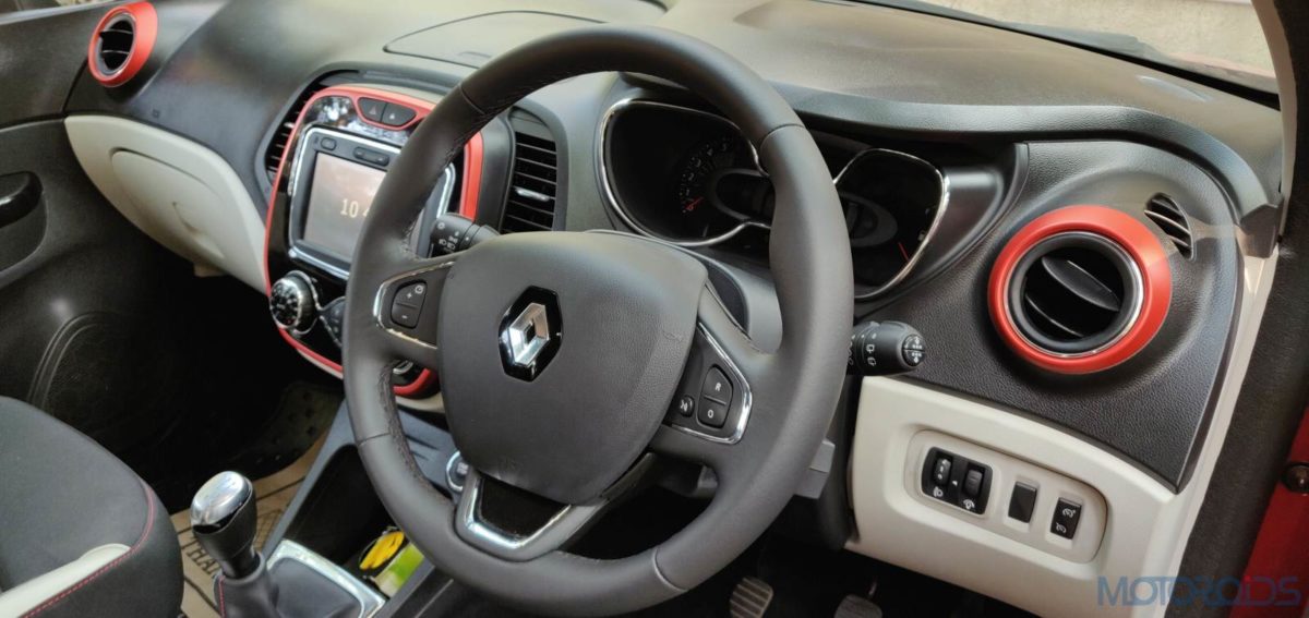 Renault Captur Petrol steering wheel Renault Captur Petrol steering wheel
