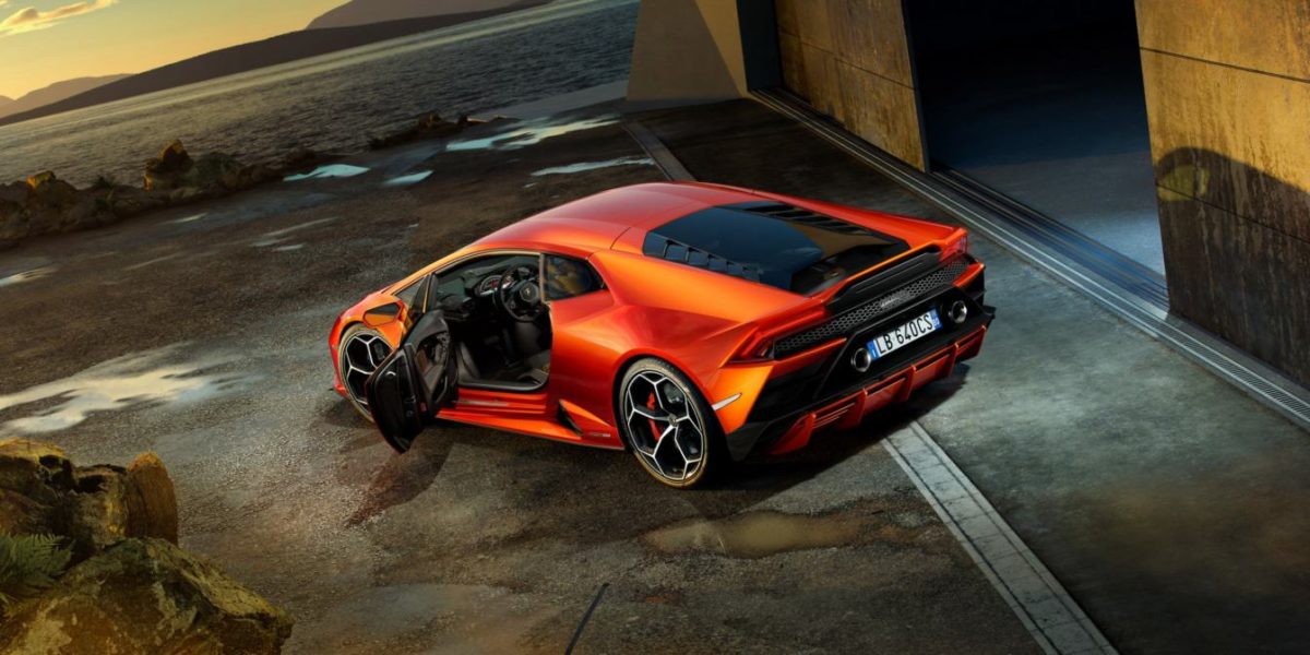 lamborghini huracan evo door open