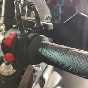 Benelli TRK X throttle