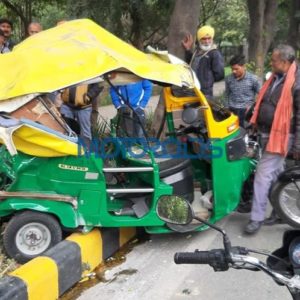 Bentley Bentayga totalled rickshaw