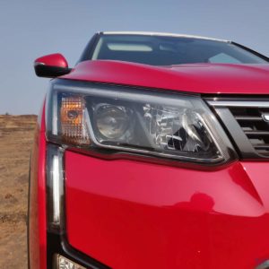 Mahindra XUV  W Diesel RHS headlamp cluster