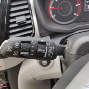Mahindra XUV  W Diesel wiper control stalk