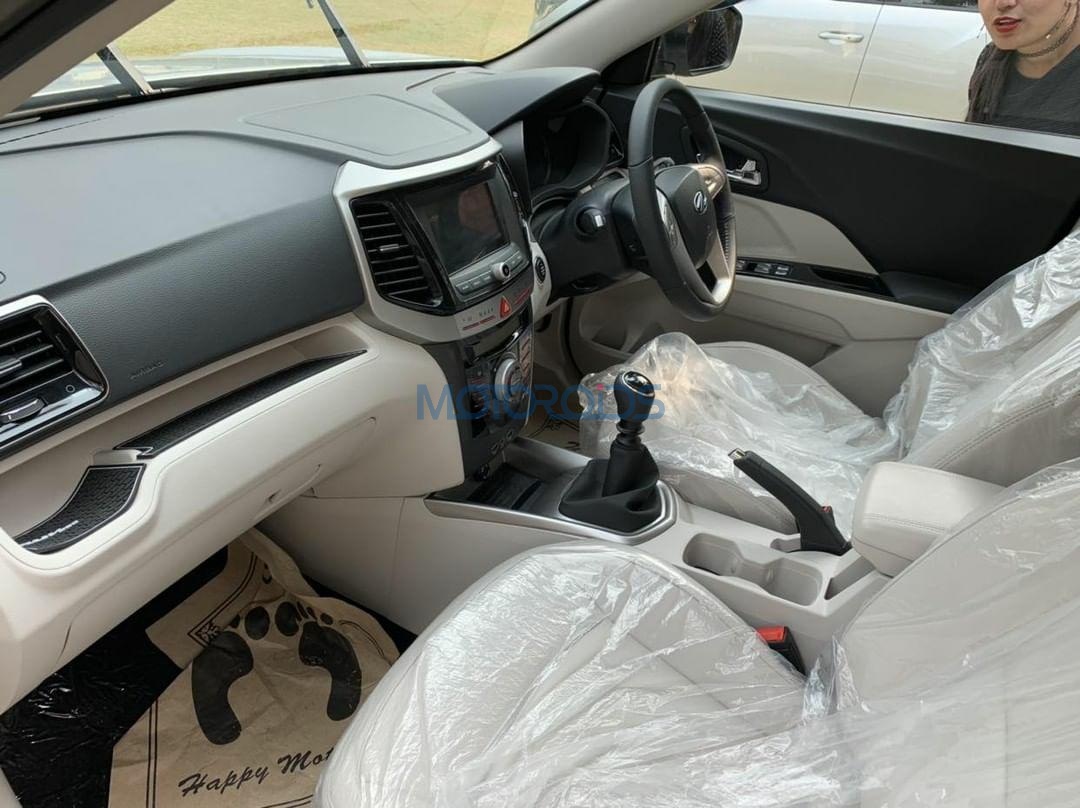 Mahindra XUV300 W8 cabin(3)