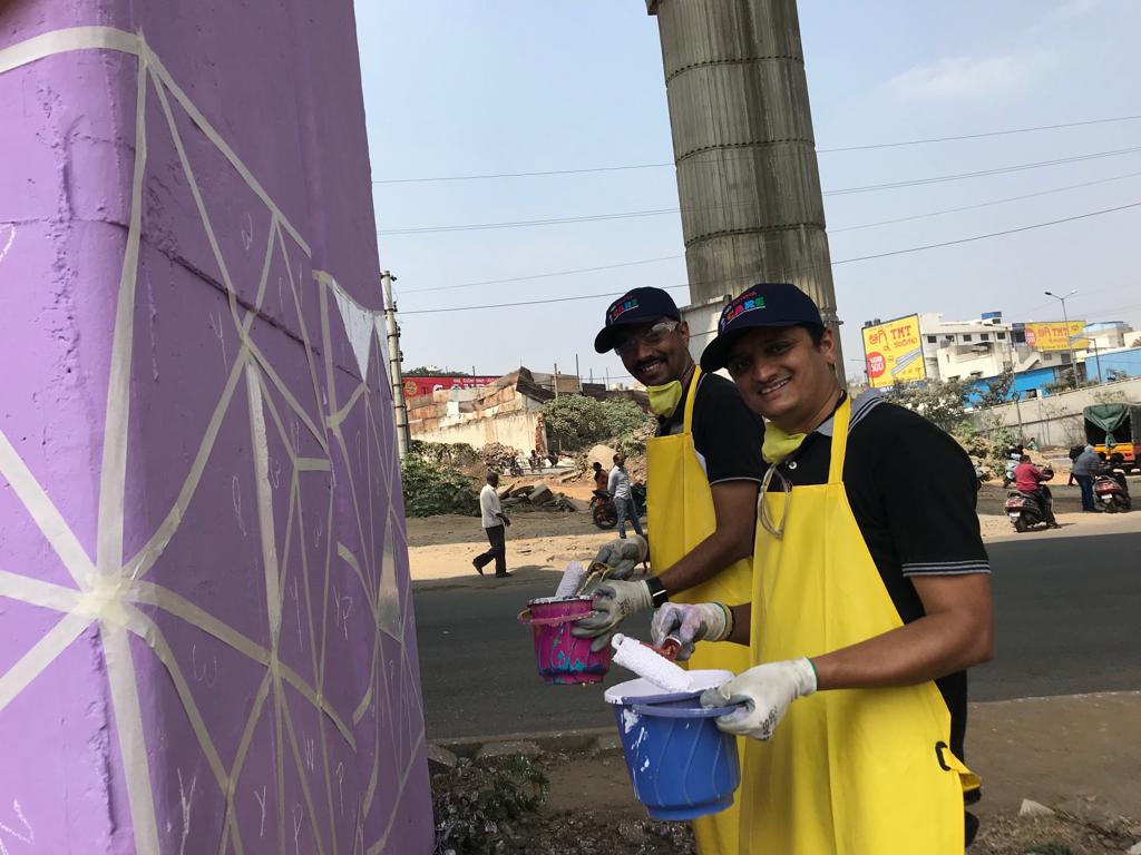 Toyota ICARE volunteers actively participating in the Bengaluru Beautification drive