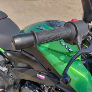 Bajaj Dominar throttle