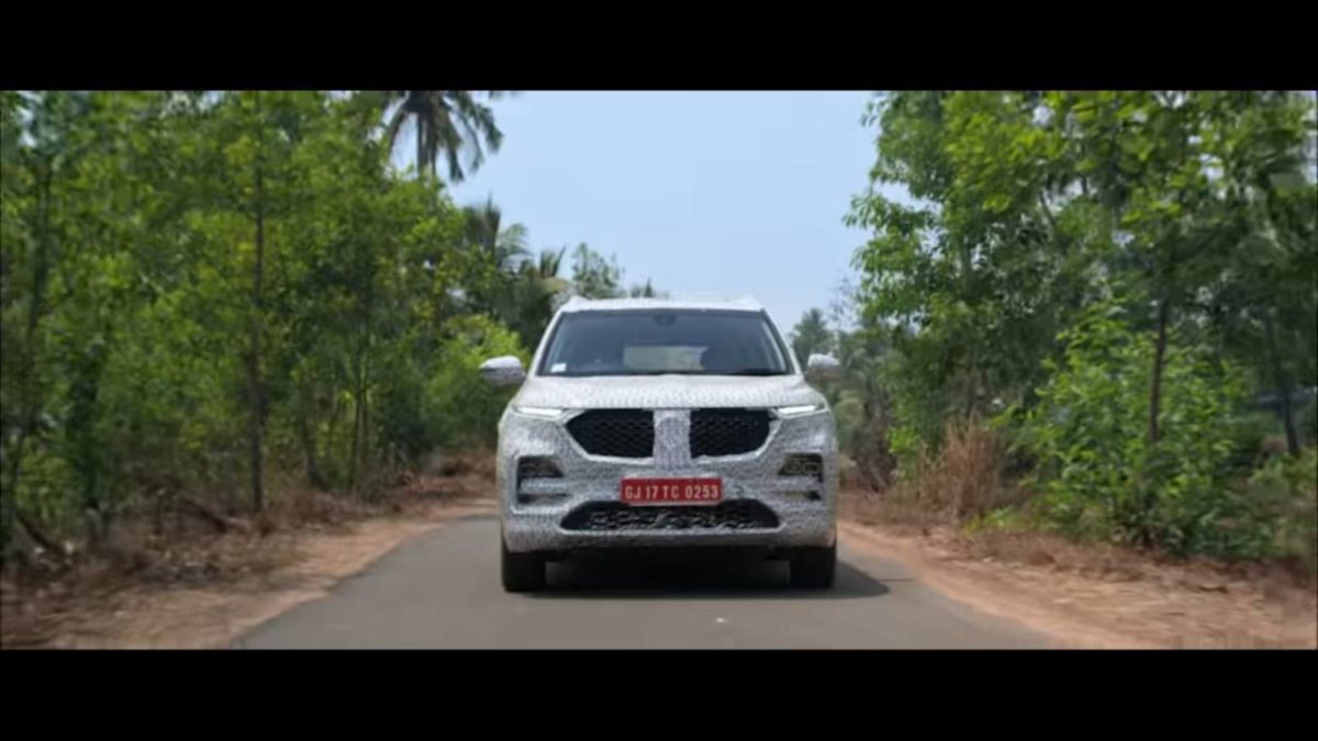 MG Hector Front rolling
