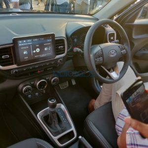 Hyundai Venue cockpit up