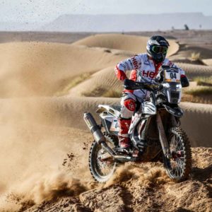 Oriol Mena riding through dunes