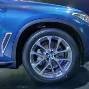 BMW X INdia Launch alloy wheel pattern