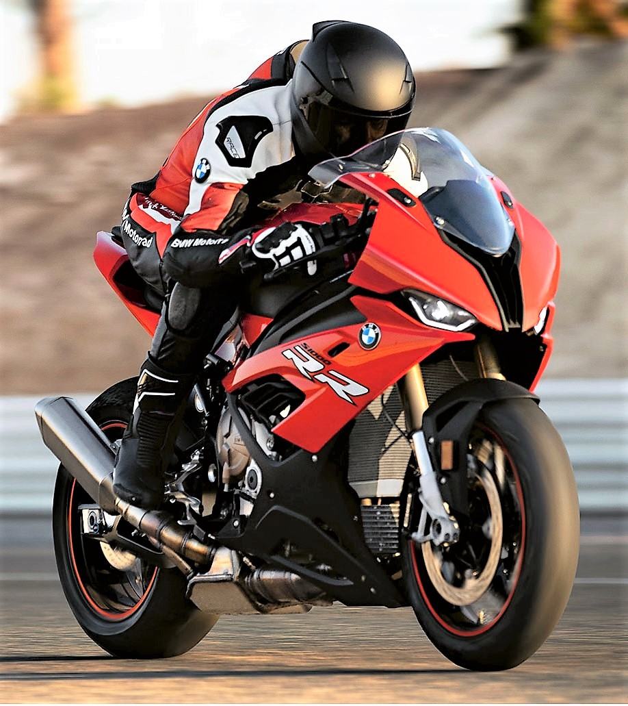 BMW 2019 S1000RR front quarter rolling