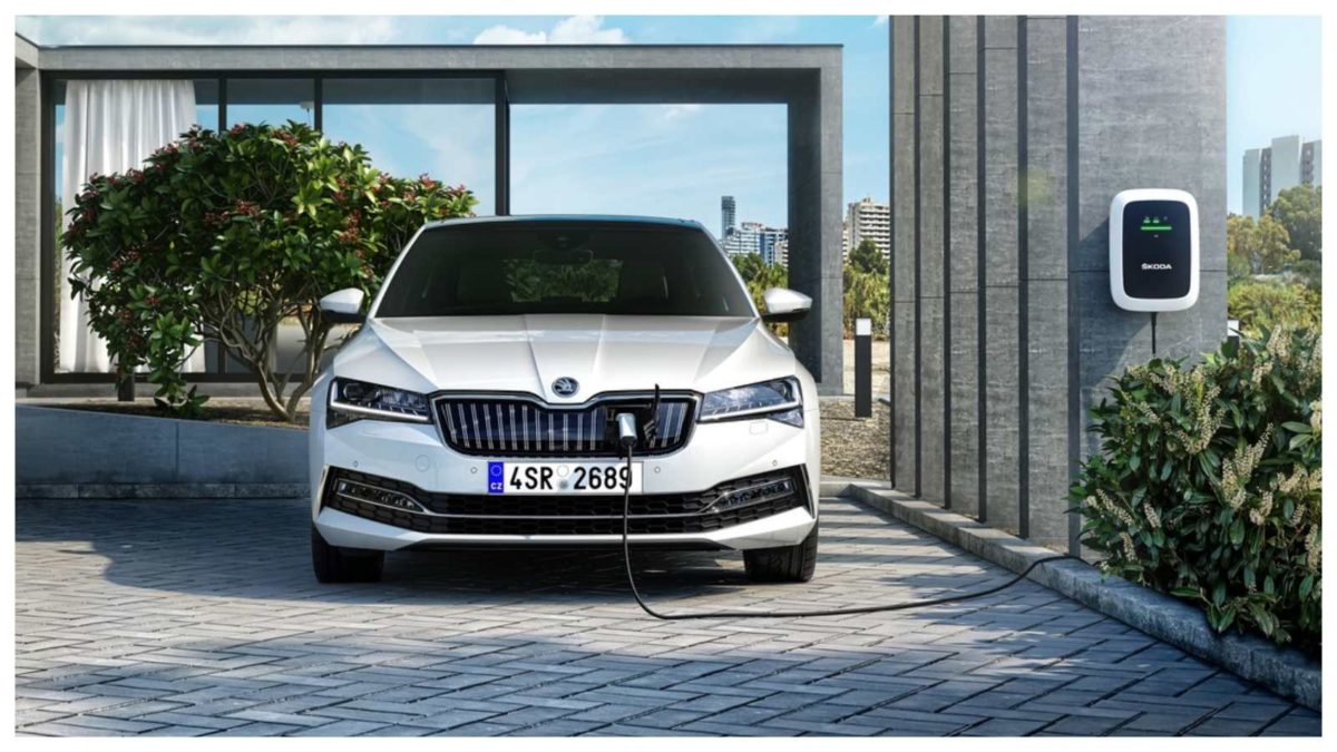 Skoda superb charging front