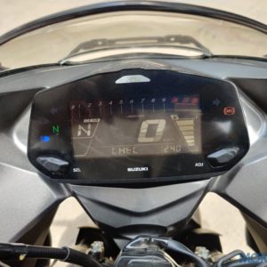 Suzuki Gixxer SF  First Ride Review Instrumentation