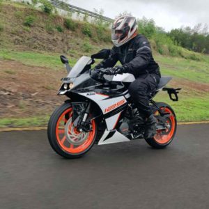 KTM RC  ABS Review corner