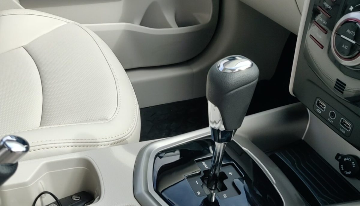 Mahindra XU300 Automatic Review gear lever