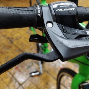 Giant Escape RX  Review brake lever close