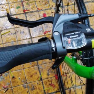 Giant Escape RX  Review grip left