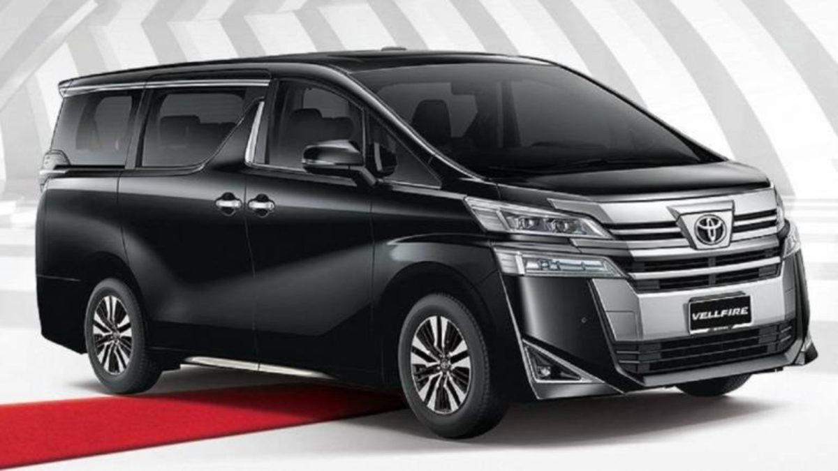 Toyota Vellfire front quarter