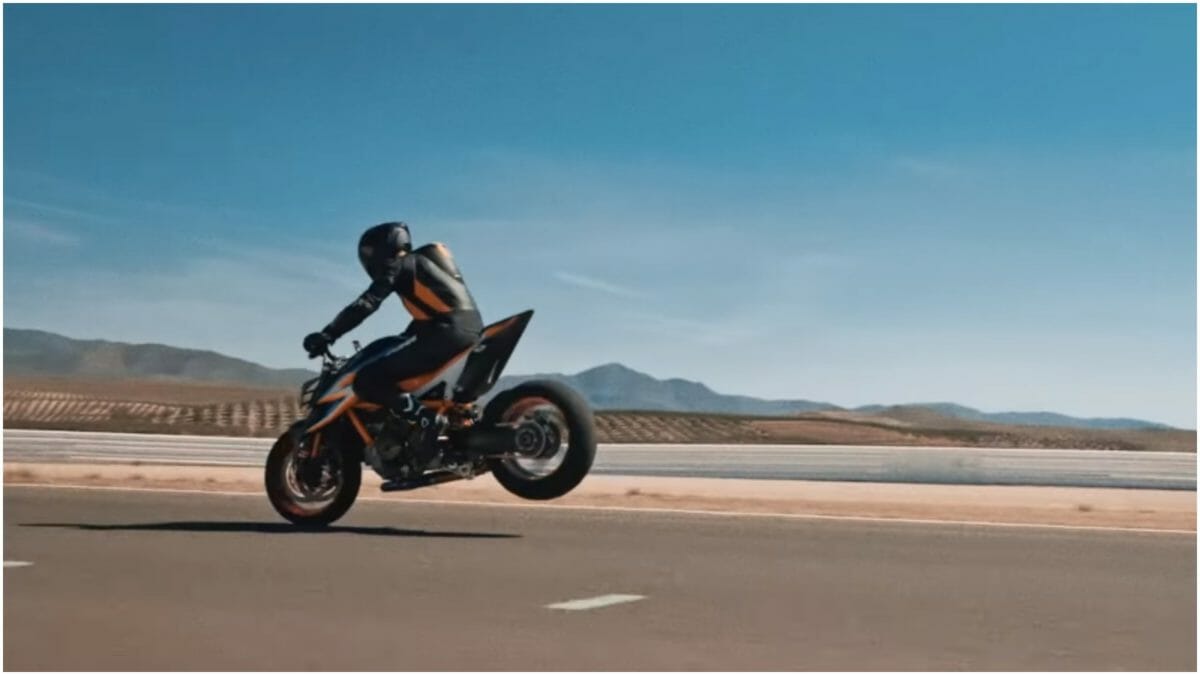 KTM  Super Duke R teaser