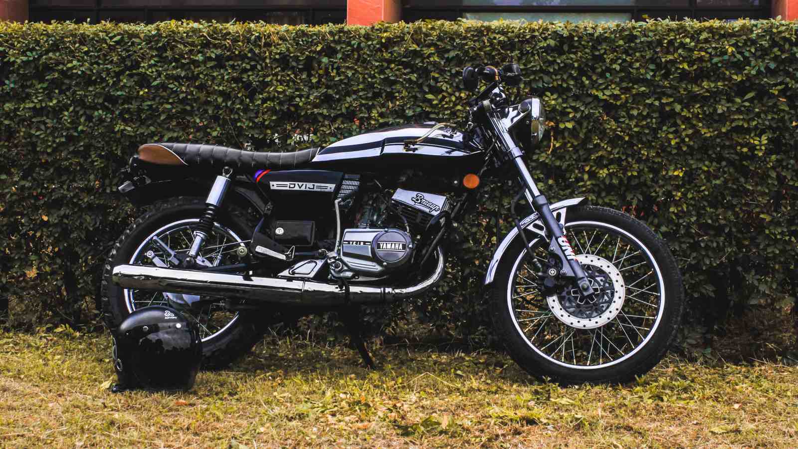 Customised Yamaha Rx 100 Is Reborn As A Cafe Racer Motoroids