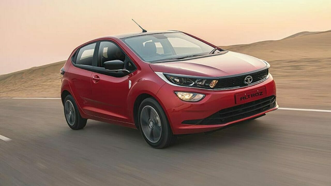Tata Altroz Launched In India At A Starting Price Of INR 5.29 Lakh | Motoroids