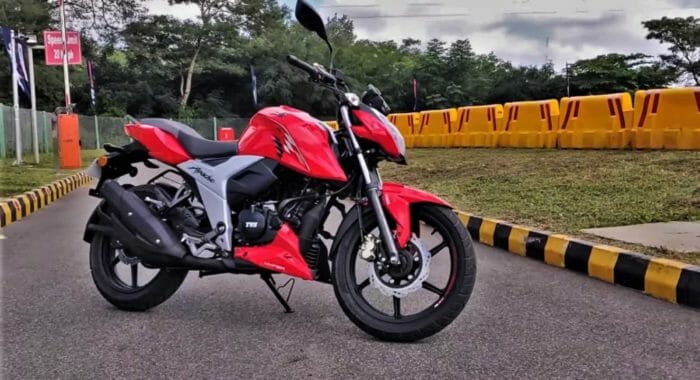 Tvs Apache Rtr 160 4v Bs6 Video Review Motoroids Tvs Apache Rtr 160 4v Bs6 Video Review Motoroids