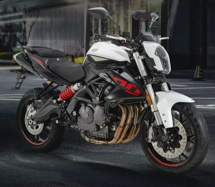 2020 Benelli TNT 600i front
