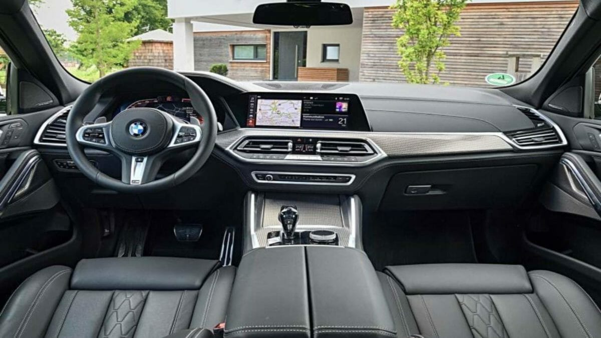 2020 BMW X6 interior (1)