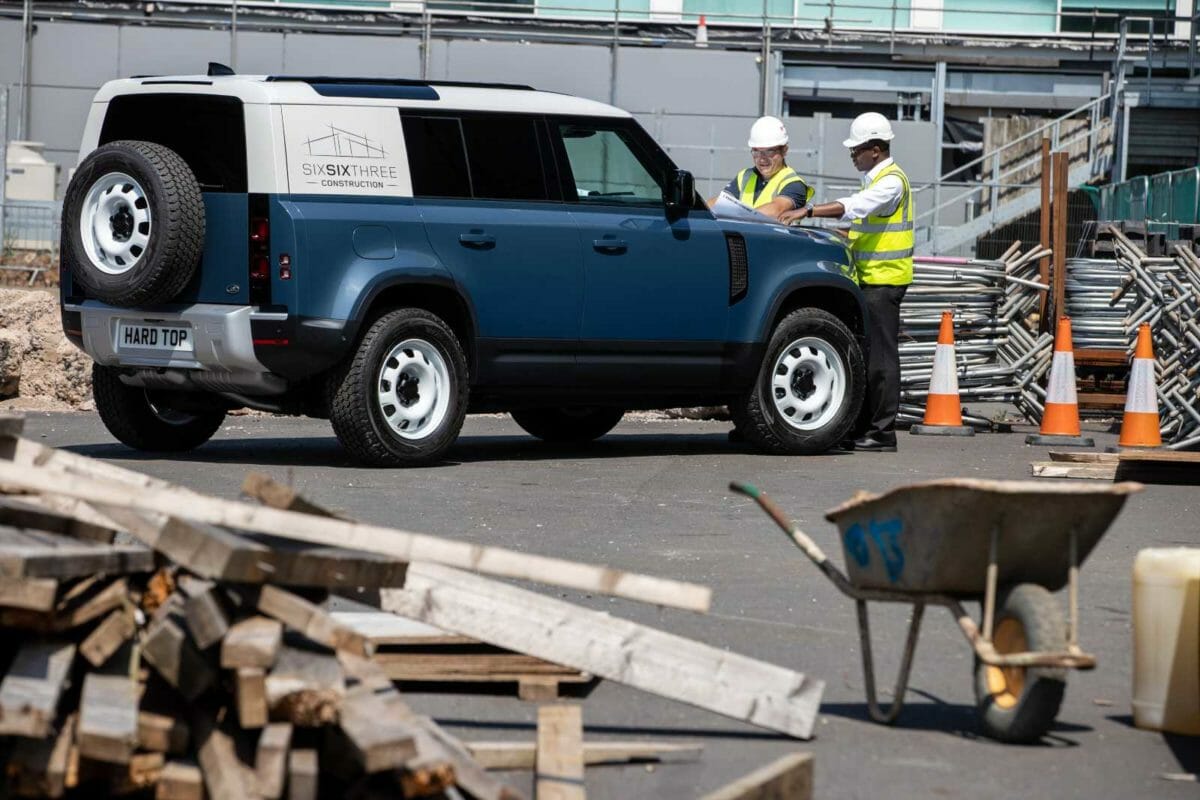 LAND ROVER DEFENDER MEANS BUSINESS AS HARD TOP NAME RETURNS FOR NEW COMMERCIAL – 1 (1)