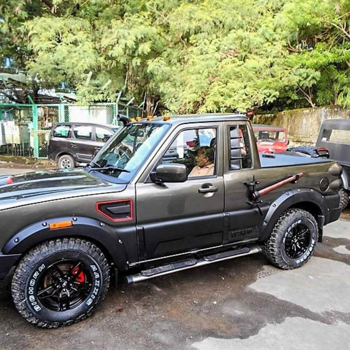 Mahindra Scorpio Mountaineer side