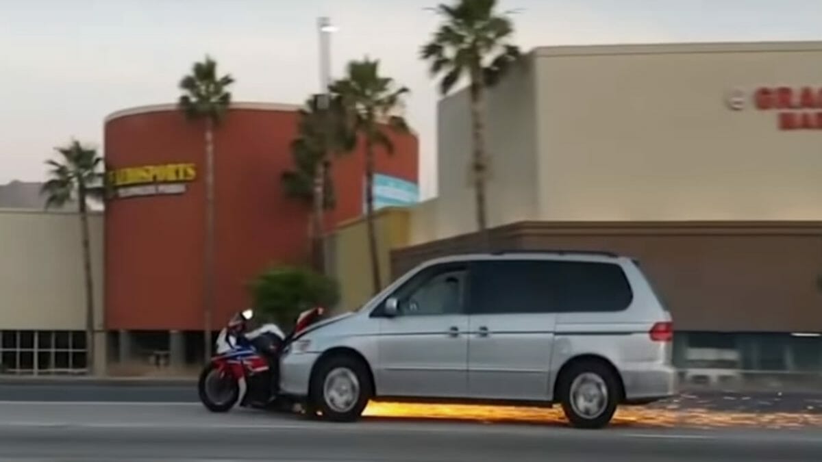 Minivan dragging a motorcycle