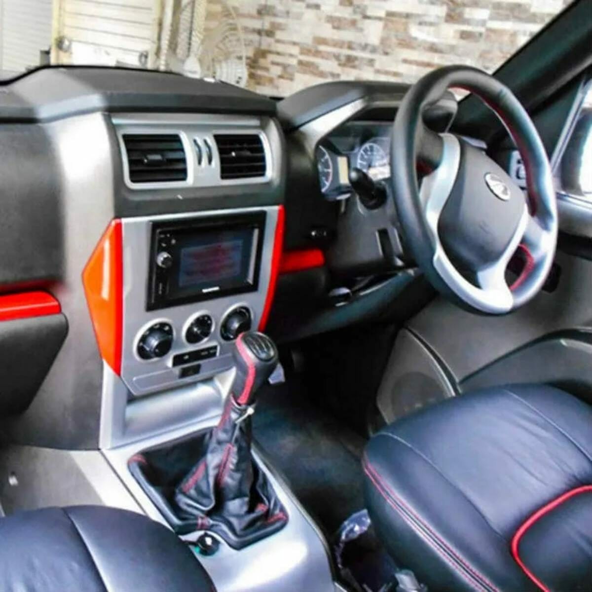 Scorpio Mountaineer_interior