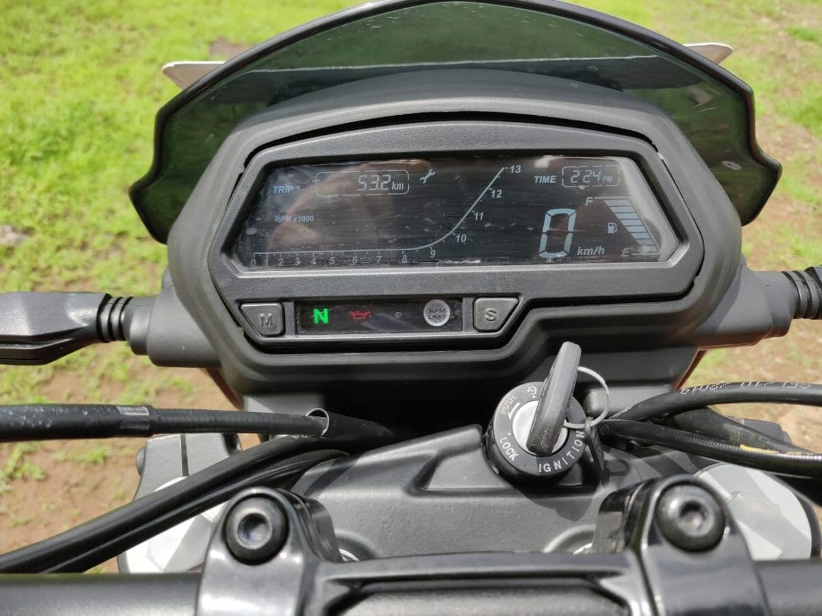 Bajaj Dominar 250 (4)