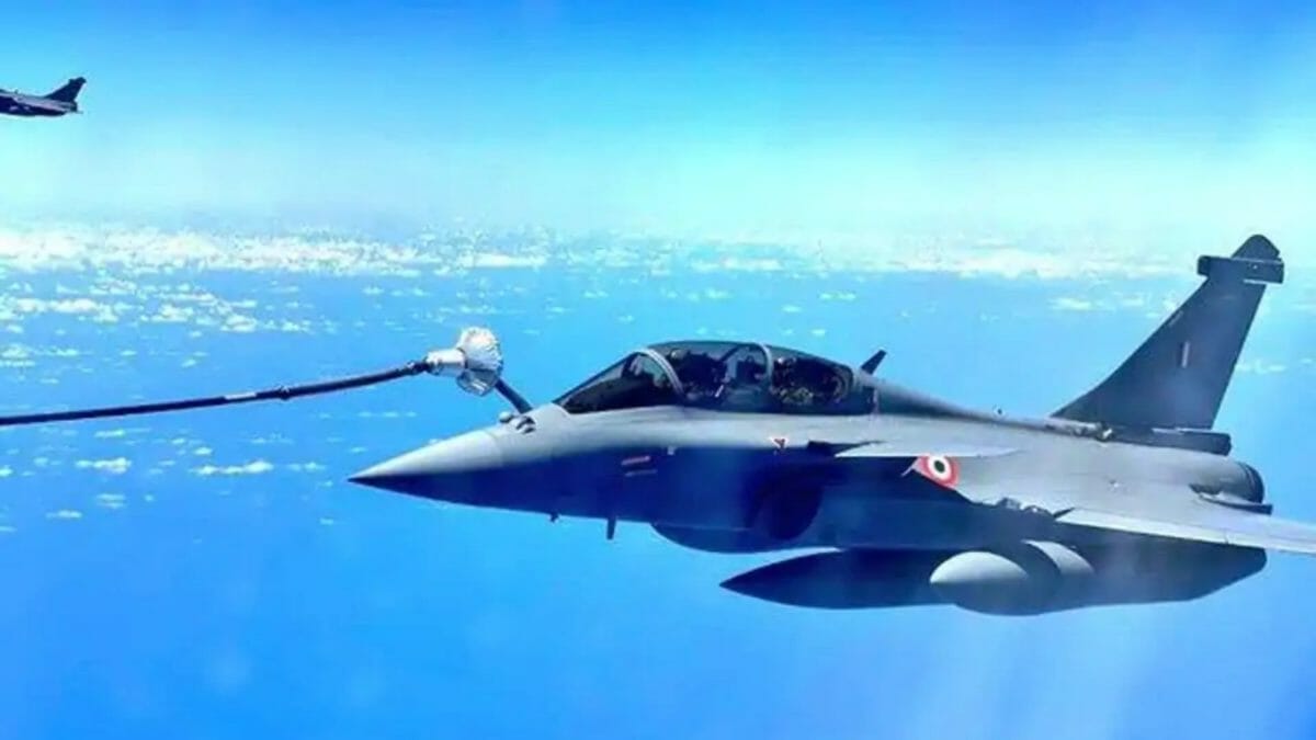 Rafale jets refuelled on air