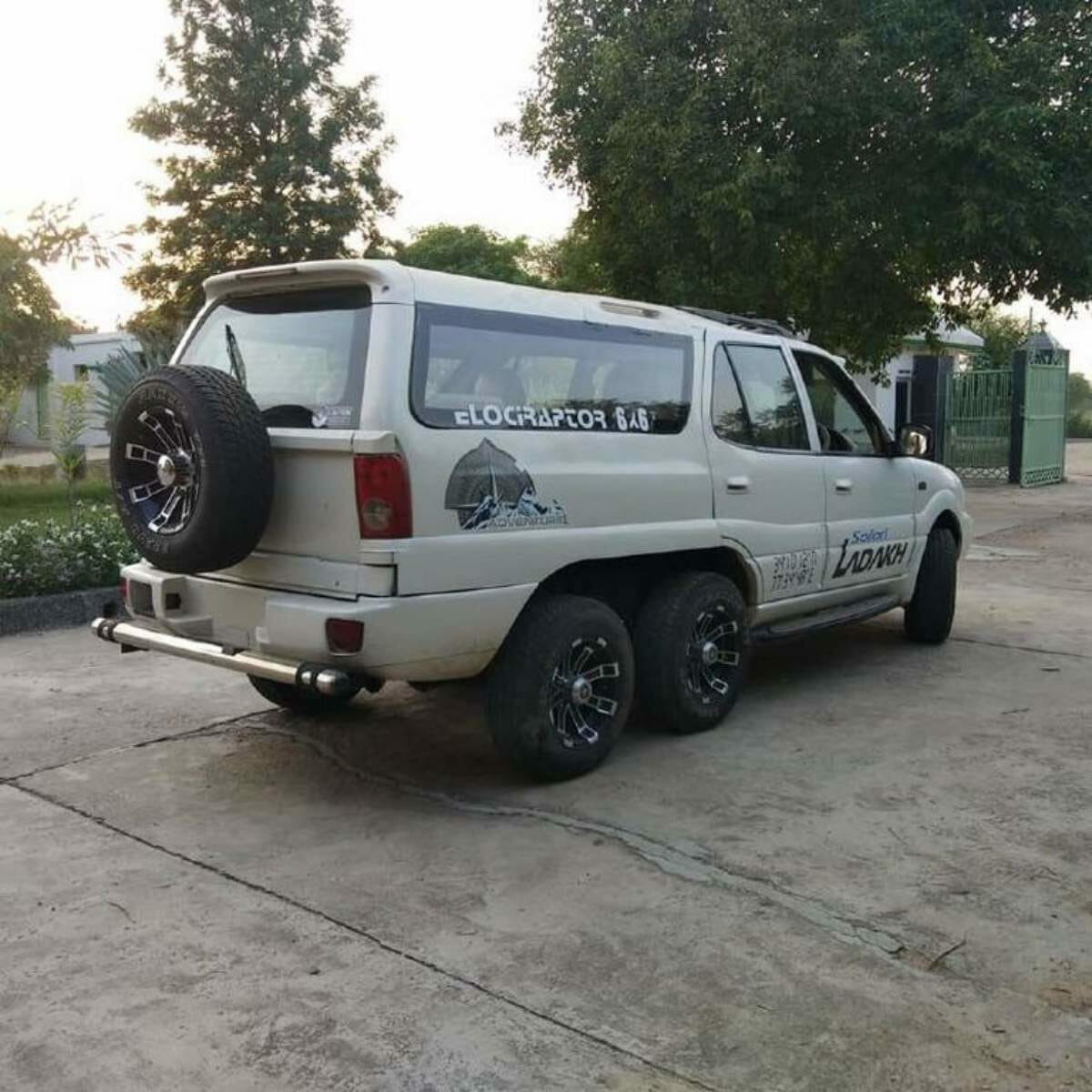 Tata Safari 6X6 Back (1)