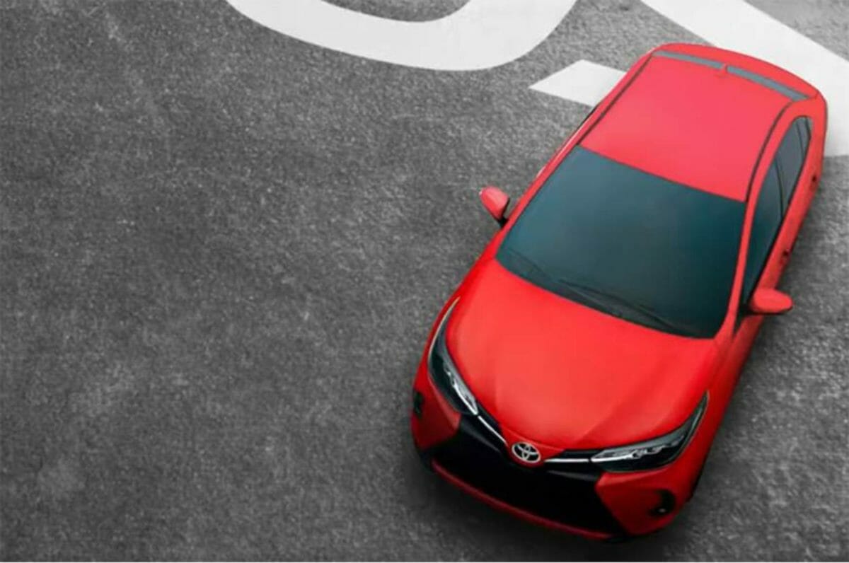 Toyota_Yaris facelift top