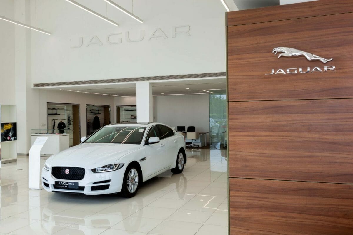 Jaguar land rover new retail facility (1)