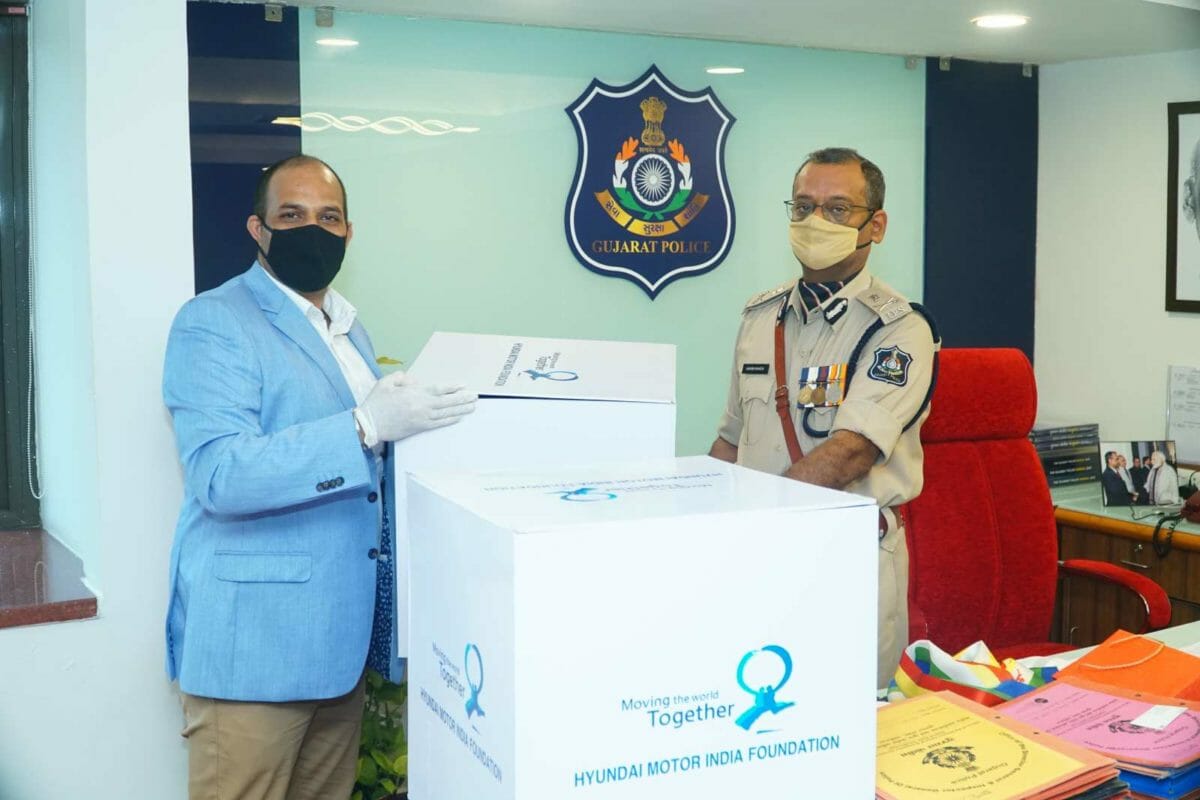 Photo Handover of Khadi Masks by Hyundai Motor India