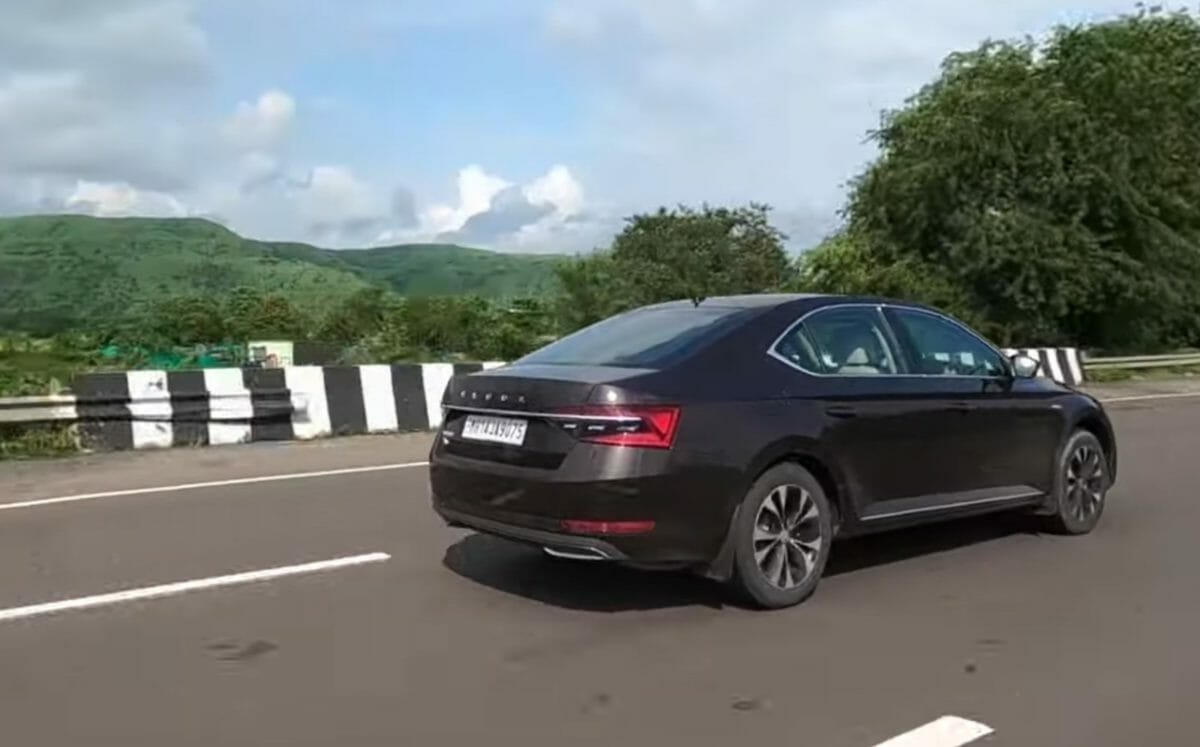 2020 Skoda Superb review (5)