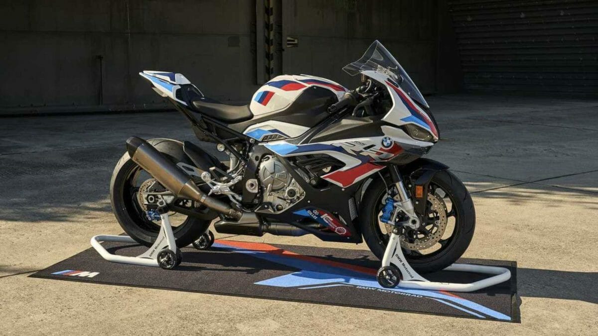 BMW M1000RR (1)