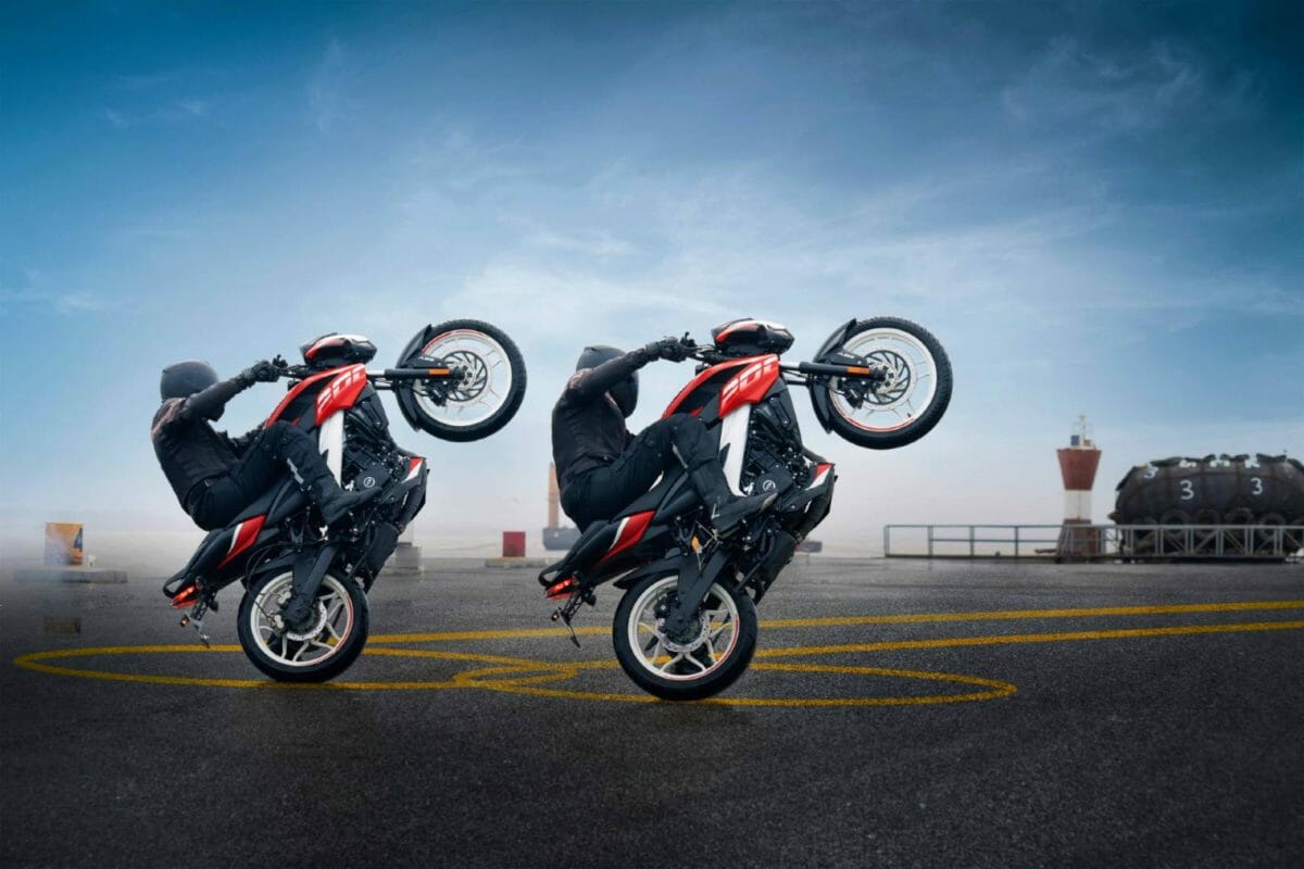 Bajaj Pulsar TVC Circle Wheelies