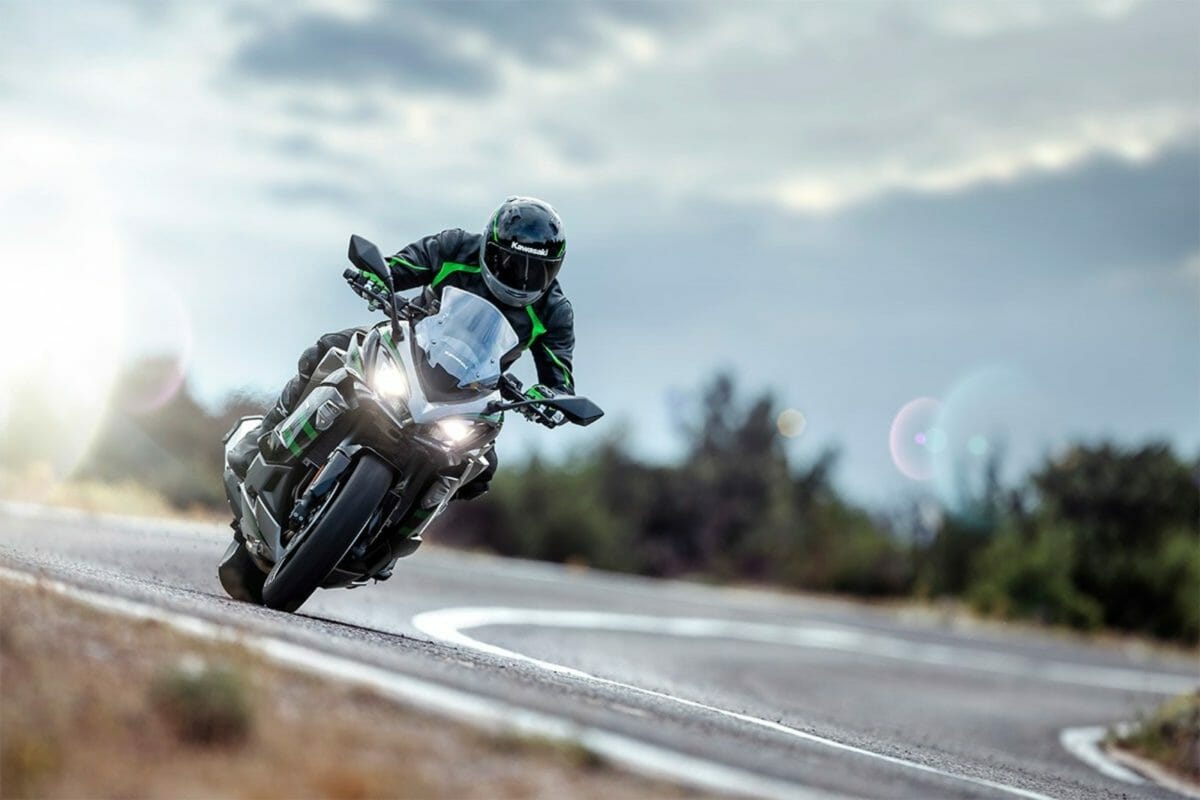 kawasaki ninja 1000sx action shot f3fb