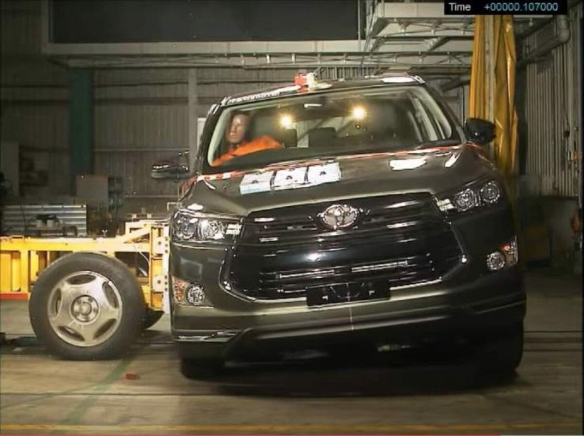 Toyota innova crash test