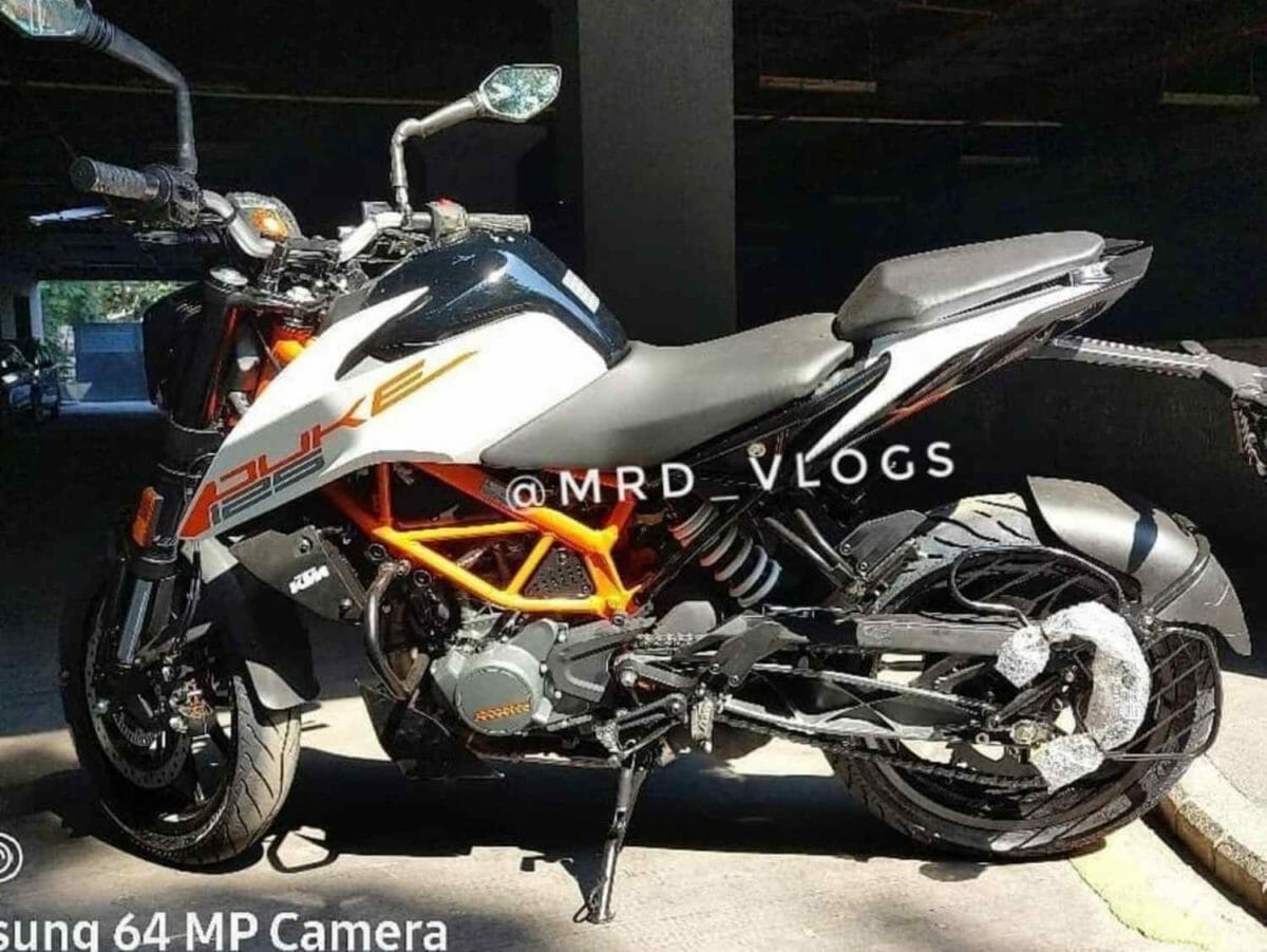 KTM Duke 125 2021 spied (1)