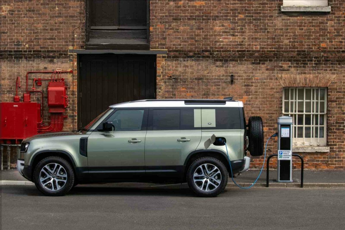 Land Rover Defender Hybrid bookings (1)