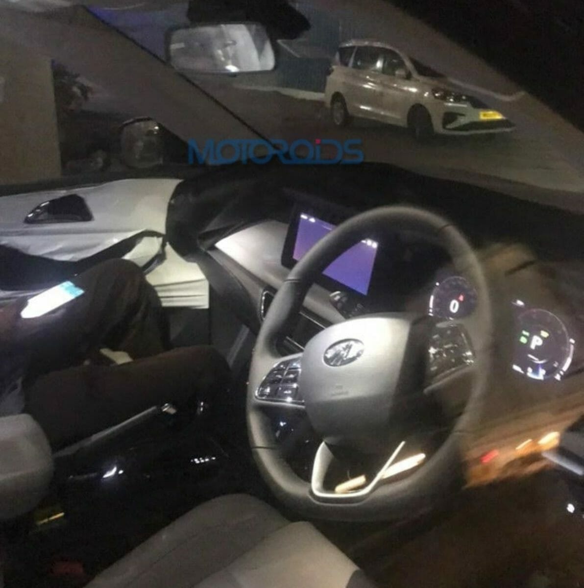 Mahindra XUV 500 spied (2)