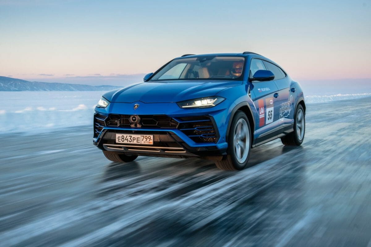 Lamborghini Urus on ice 1
