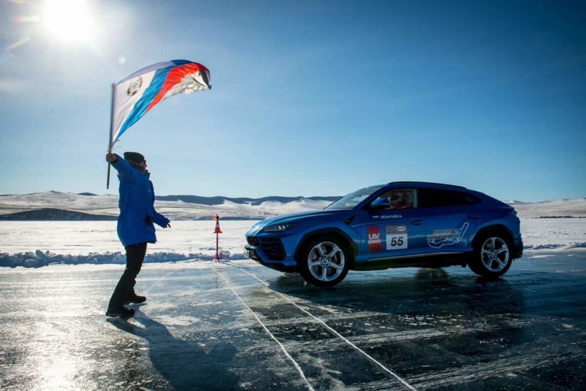 Lamborghini Urus on ice 3