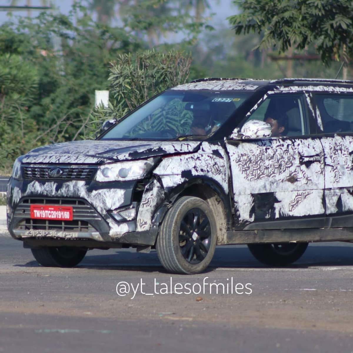 Mahindra XUV300 Sportz test mule spied