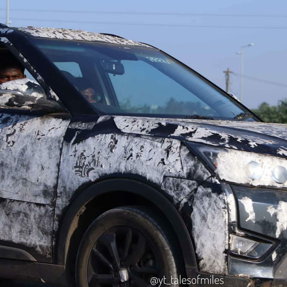 Mahindra XUV300 Sportz test mule spied (2)