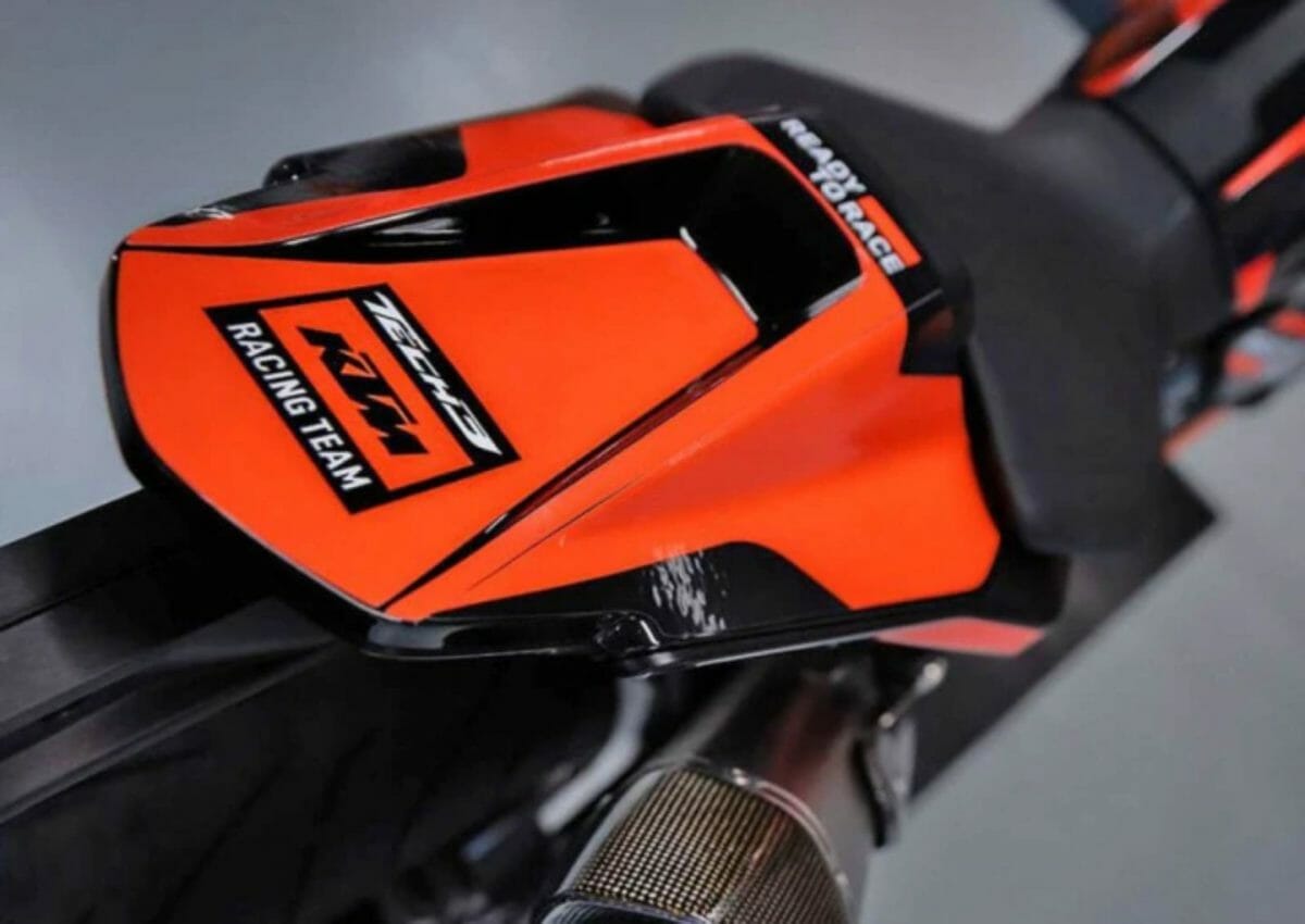 KTM 89 Duke tech3 motogp